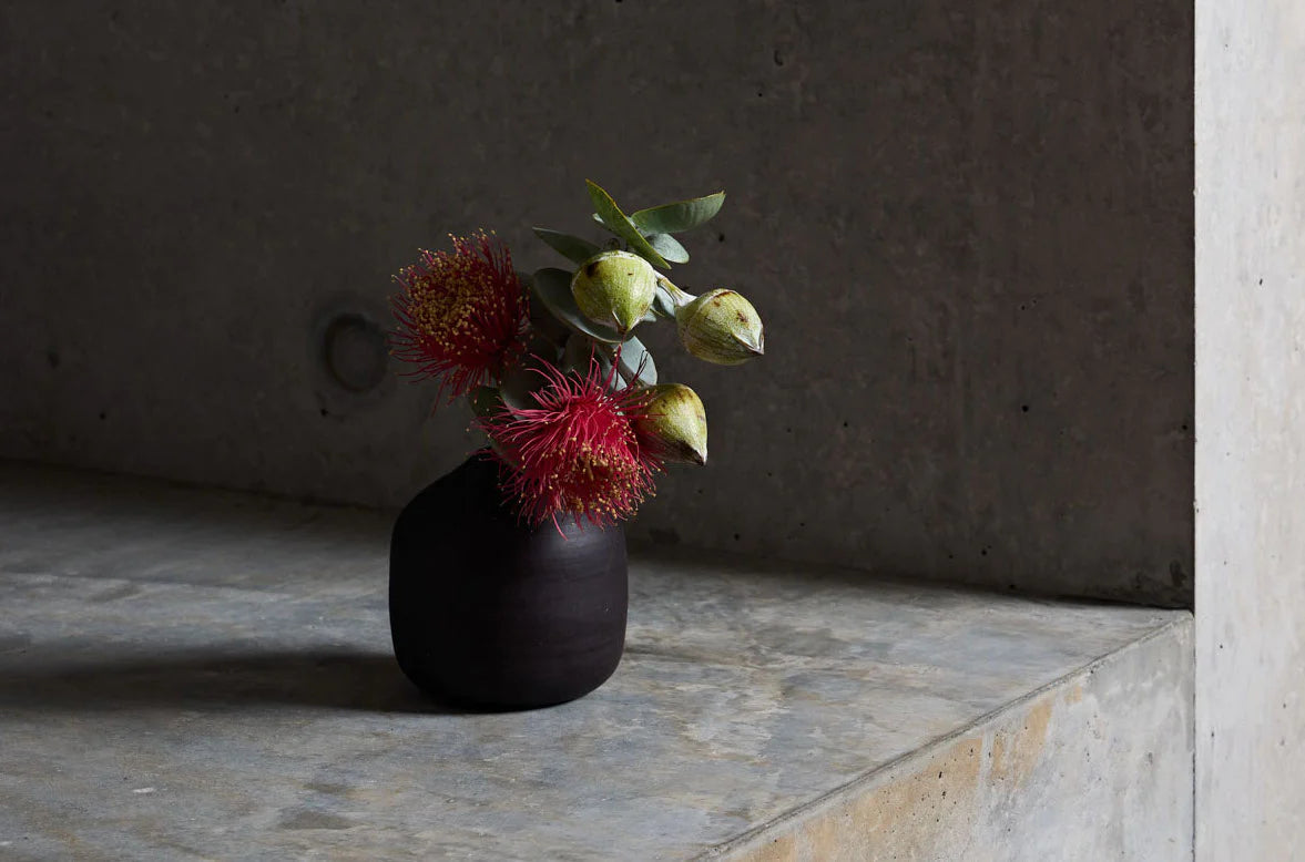 Bud Vase Black